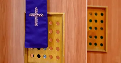 Ks. Strzelczyk: ludzi do konfesjonałów przychodzi mniej, ale spowiedzi są bardziej pogłębione